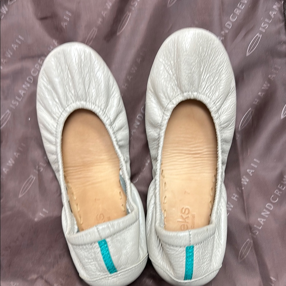 Tieks Feather Grey  Size 7
Top grain leather- first release.